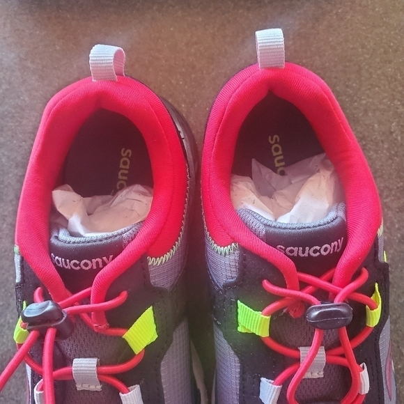 Saucony Wind Shield Water Repellant 3.0 Sz. 3 Athletic Shoes - Picture 6 of 11